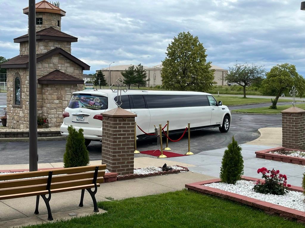 Chicago Nightlife in Style: Limo Rentals and Party Bus for Your Out&nbsp;Tonight