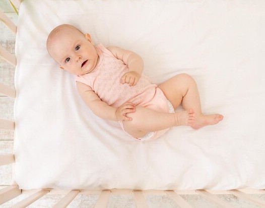 Is Hiring a Night Nanny Worth It? Pros and&nbsp;Cons